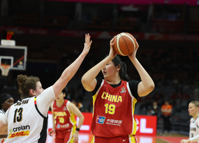 半岛体育-首败！中国女篮最多落后24分惨负比利时 张子宇20+11被轰17-0