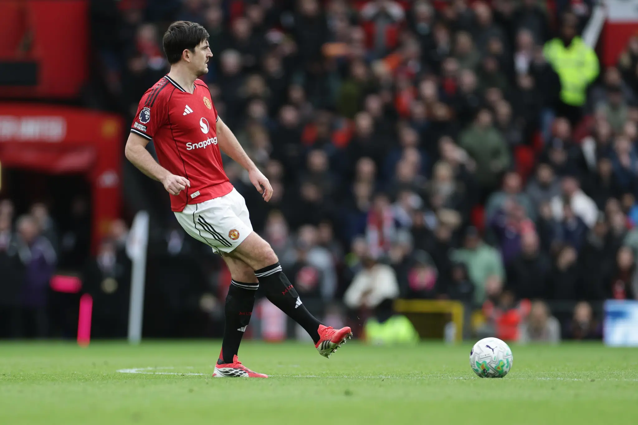 半岛体育注册网址-马奎尔vs维拉全场数据：关键传球1，对抗6成功5，黄牌1