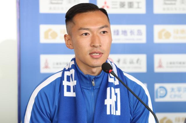 半岛体育注册网址-吴曦：以新人标准尽快融入球队 因为妻儿选择12号