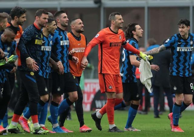 半岛体育注册网址-完美国米击溃疲惫米兰！德比3球差距是争冠分水岭？